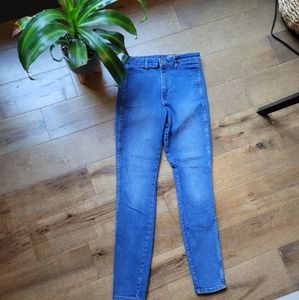 3 for $10 on $5 items! Highrise jeggings